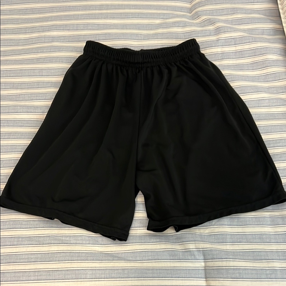 BOYS ATHLETIC SHORTS. SIZE M. BLACK. NO POCKETS